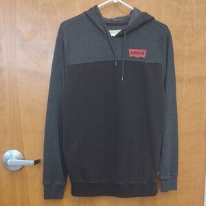 Levi's Men's Fleece Lined Pullover Hoodie In Charcoal and Black